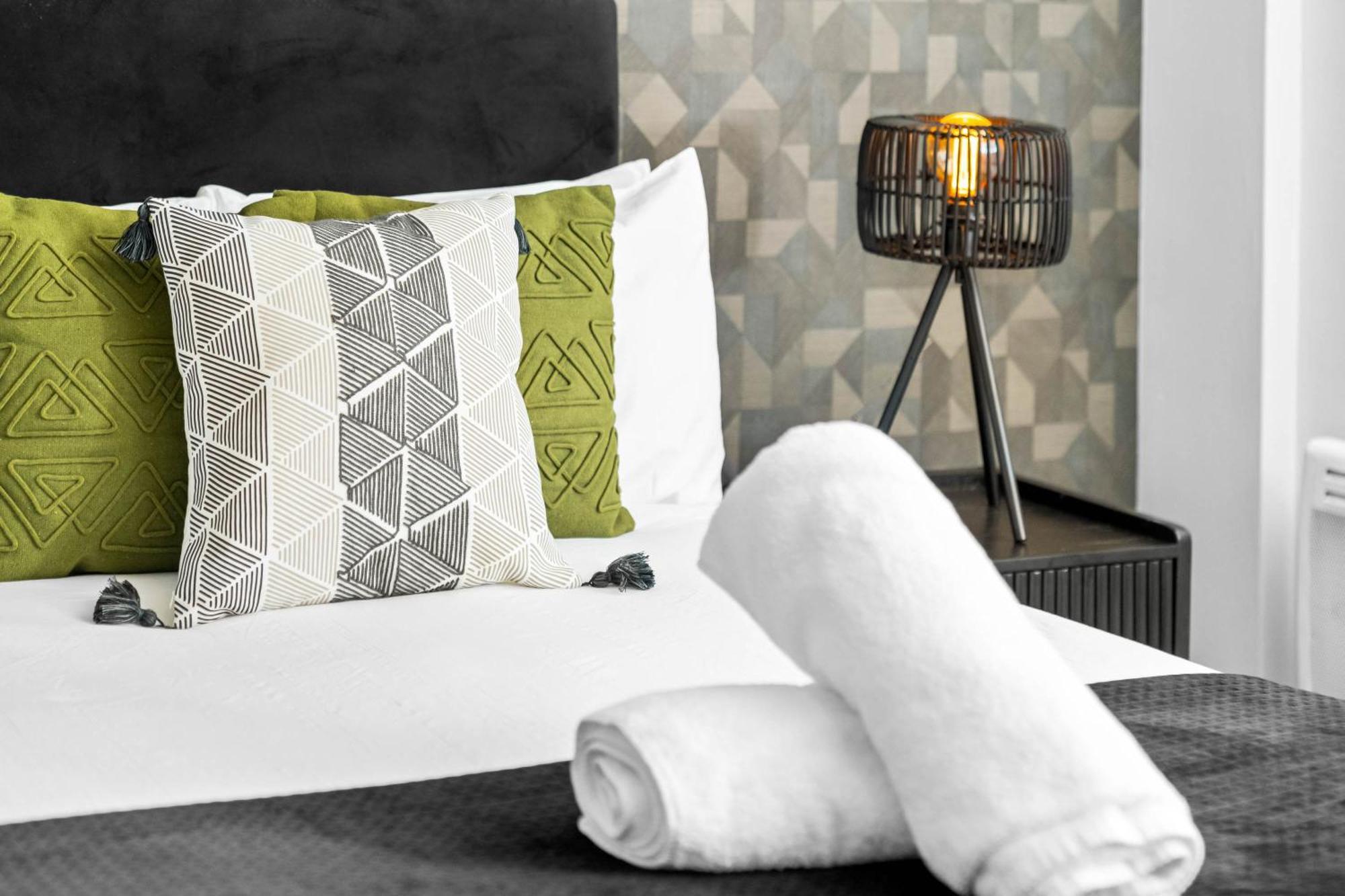 Luxury Apartment - Secure Parking - Gated Development - Near Jq & Birmingham City Centre 6Sh エクステリア 写真